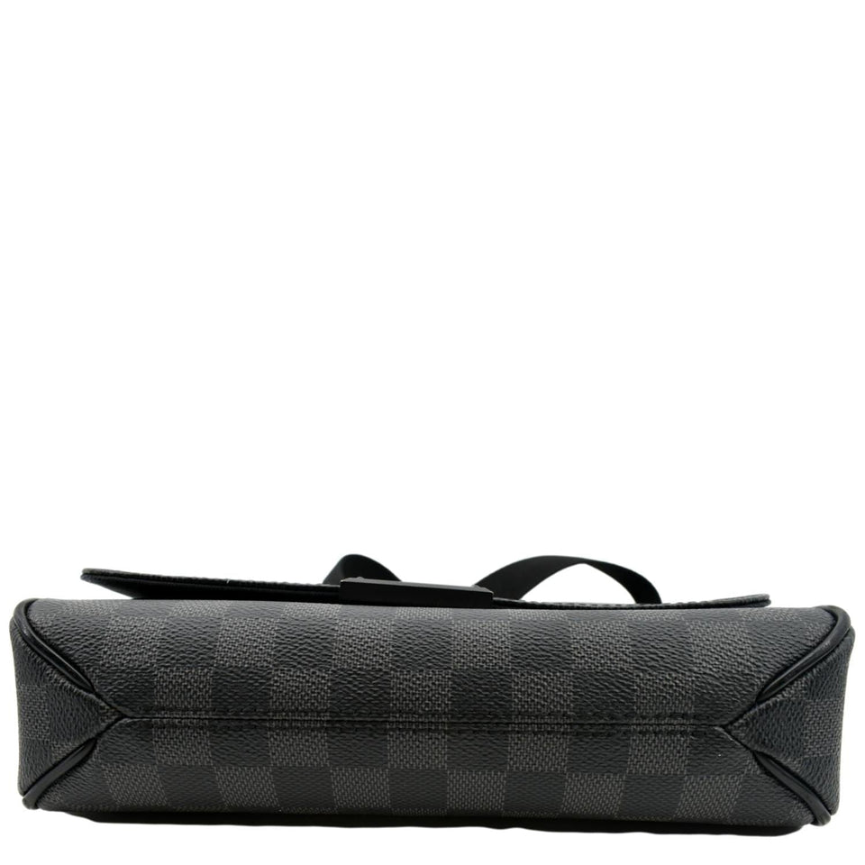 LOUIS VUITTON District PM Damier Graphite Messenger Bag Black