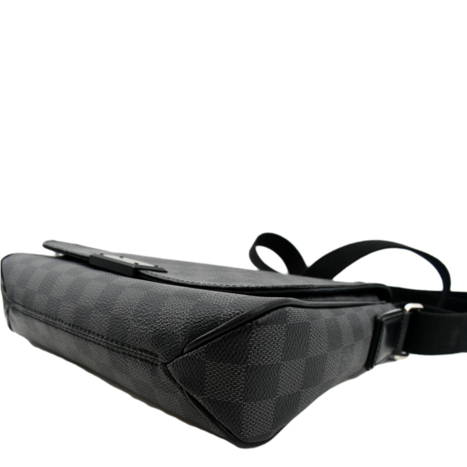LOUIS VUITTON District PM Damier Graphite Messenger Bag Black