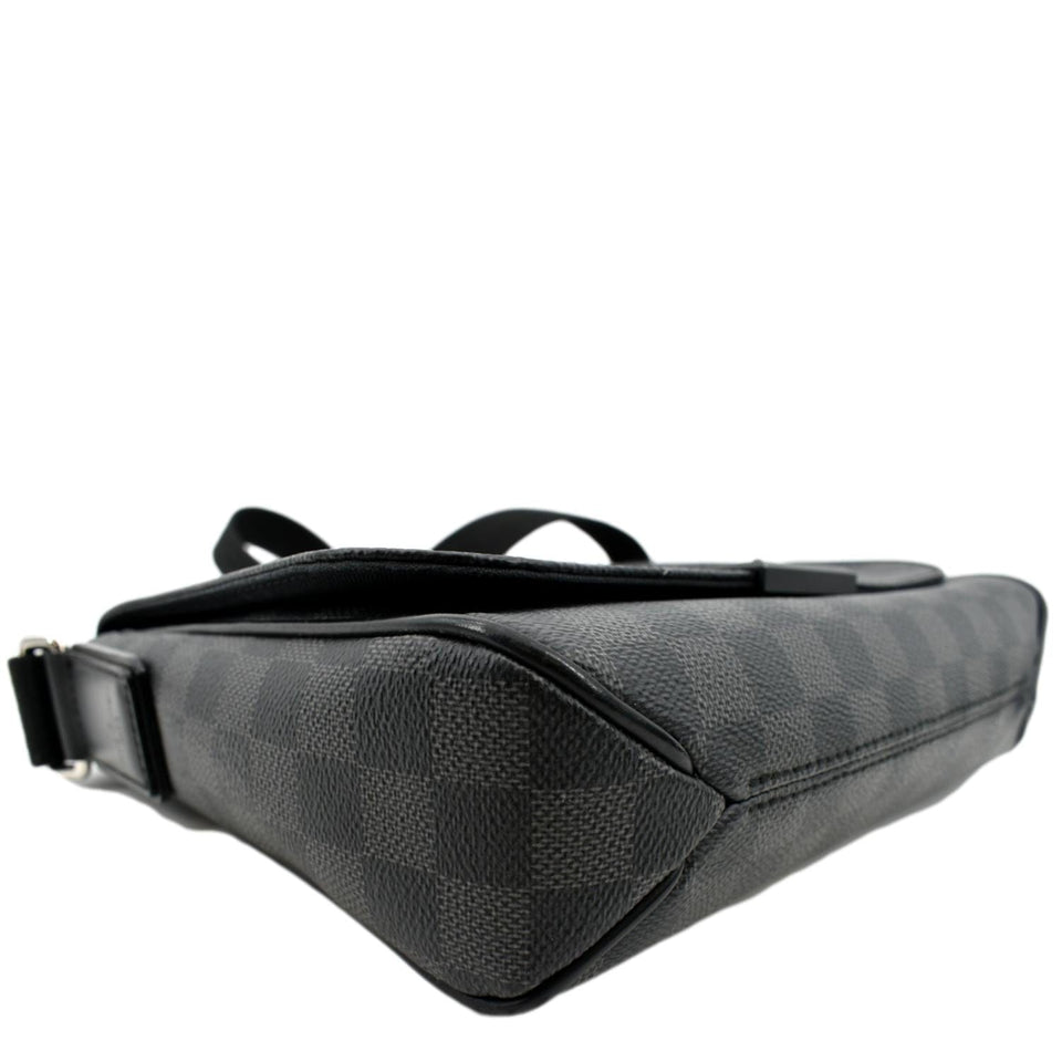 LOUIS VUITTON District PM Damier Graphite Messenger Bag Black
