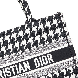 Dior Medium Macro Houndstooth Book Tote (SHG-FmPYVR)