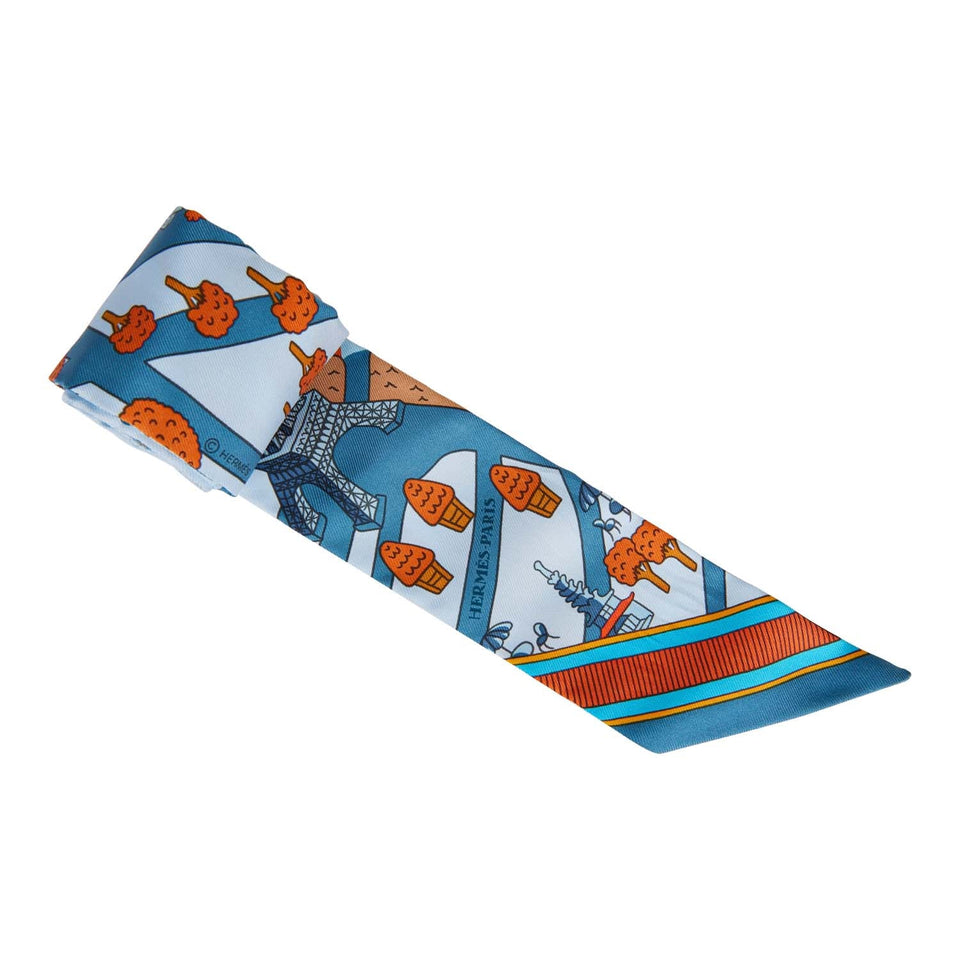 Hermes "Les Nouveaux Amoureux de Paris" Ciel Silk Twilly