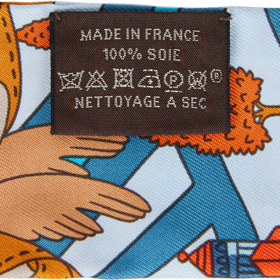 Hermes "Les Nouveaux Amoureux de Paris" Ciel Silk Twilly
