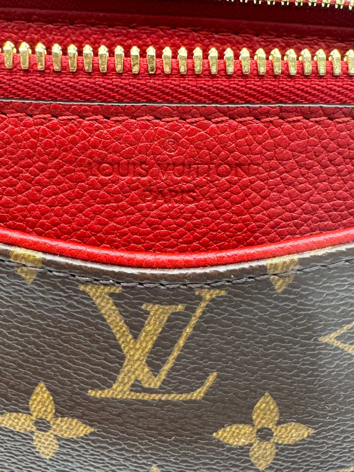 Makeup Bag Luxury Designer By Louis Vuitton  Size: Large