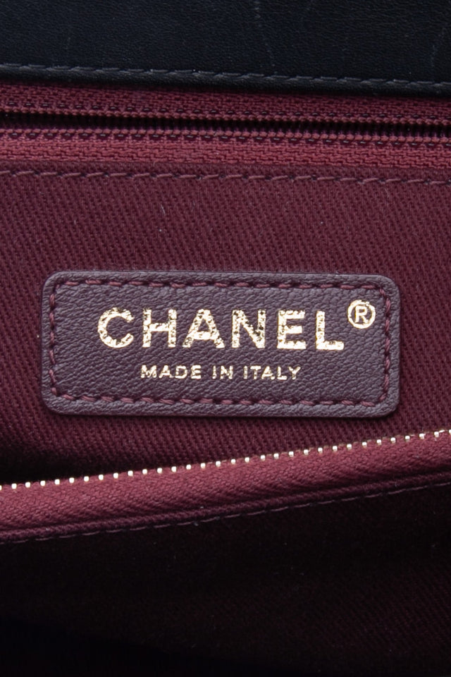 CHANEL Black Chevron Quilted Medium Coco Handle Flap Bag