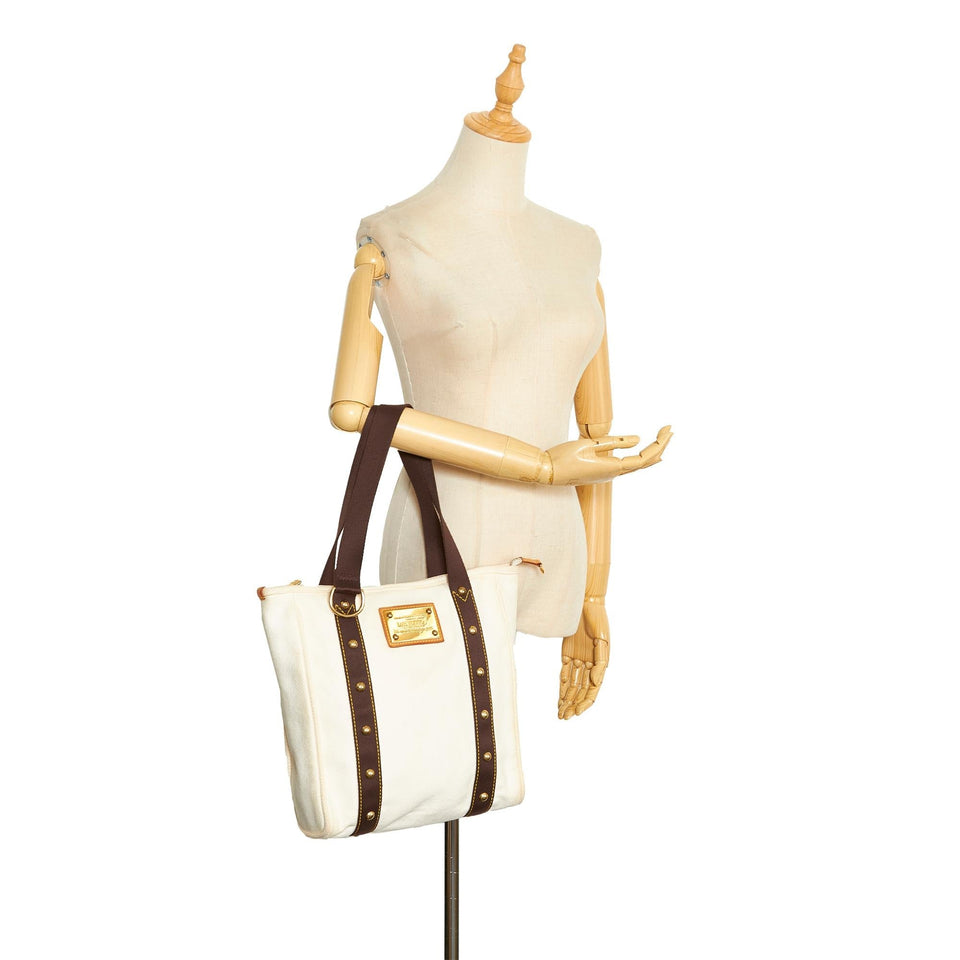 Louis Vuitton Antigua Cabas MM (SHG-V6Ap2c)