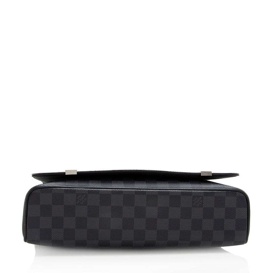 Louis Vuitton Damier Graphite District MM Messenger Bag (SHF-19605)
