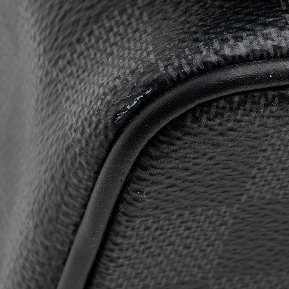 Louis Vuitton Damier Graphite District MM Messenger Bag (SHF-19605)