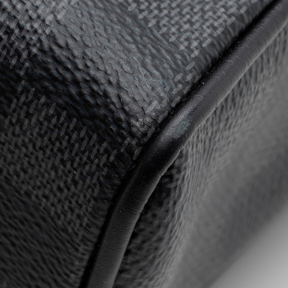 Louis Vuitton Damier Graphite District MM Messenger Bag (SHF-19605)
