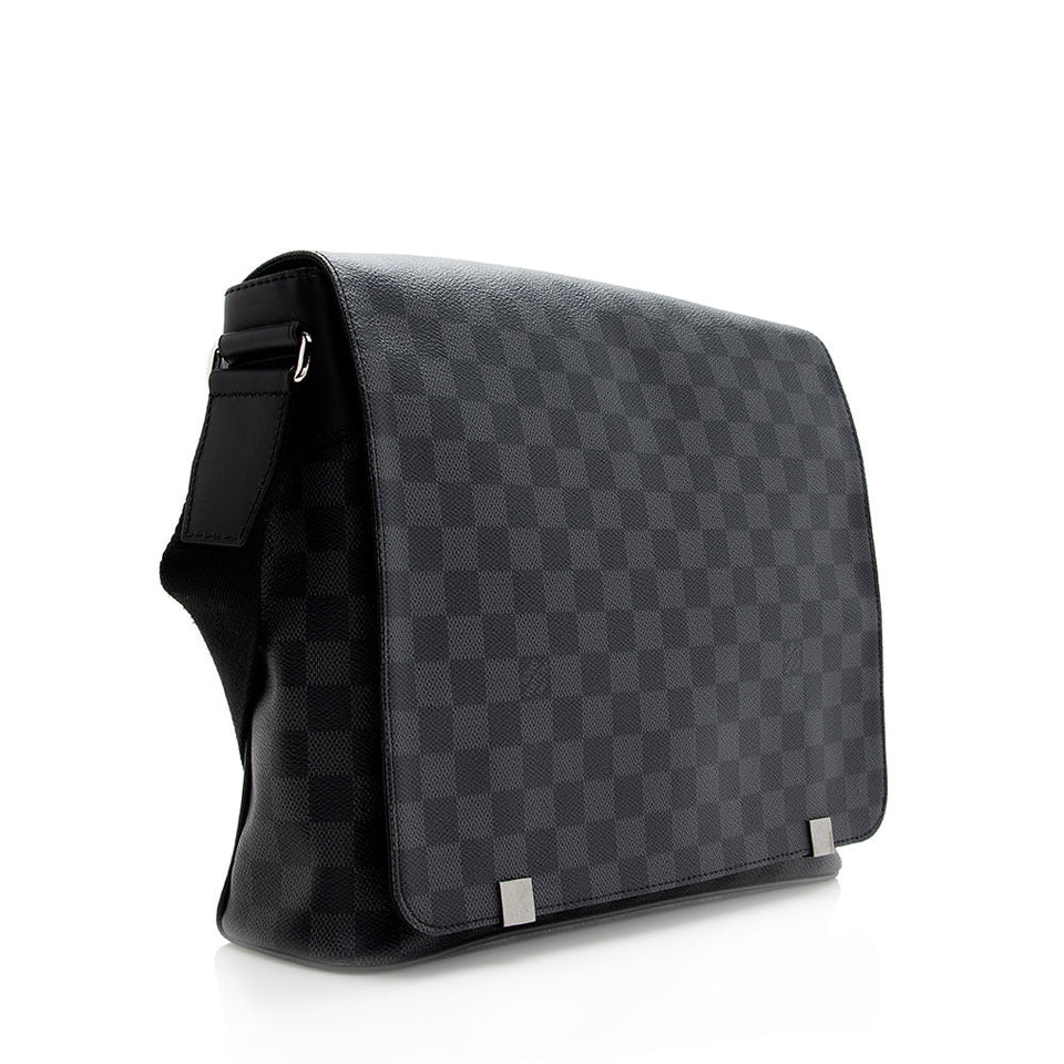 Louis Vuitton Damier Graphite District MM Messenger Bag (SHF-19605)