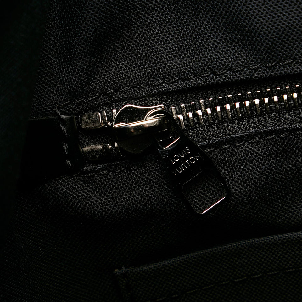 Louis Vuitton Damier Graphite Giant Christopher (SHG-37669)