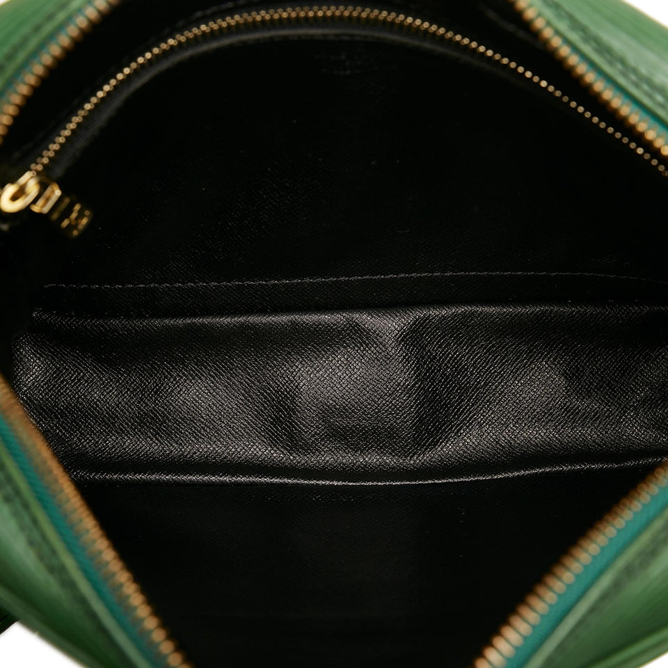 Louis Vuitton Epi Trocadero 24 (SHG-31399)