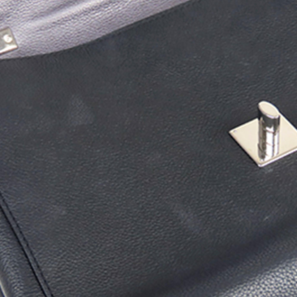 Louis Vuitton Eyelet LockMe II BB (SHG-Wmv6tS)