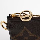 Louis Vuitton Giant Monogram Canvas Trio Large Pouch (SHF-VjOlGz)