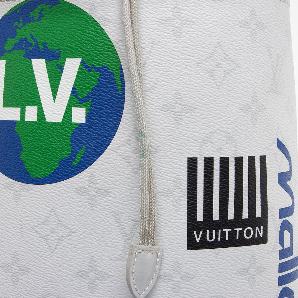 Louis Vuitton Limited Edition Monogram Canvas Logo Chalk Sling Bag (SHF-Z5G0Jz)