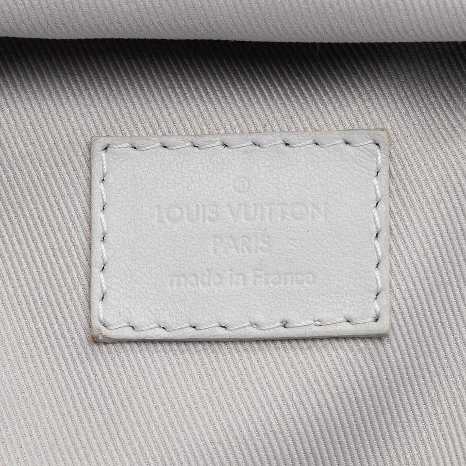 Louis Vuitton Limited Edition Monogram Canvas Logo Chalk Sling Bag (SHF-Z5G0Jz)