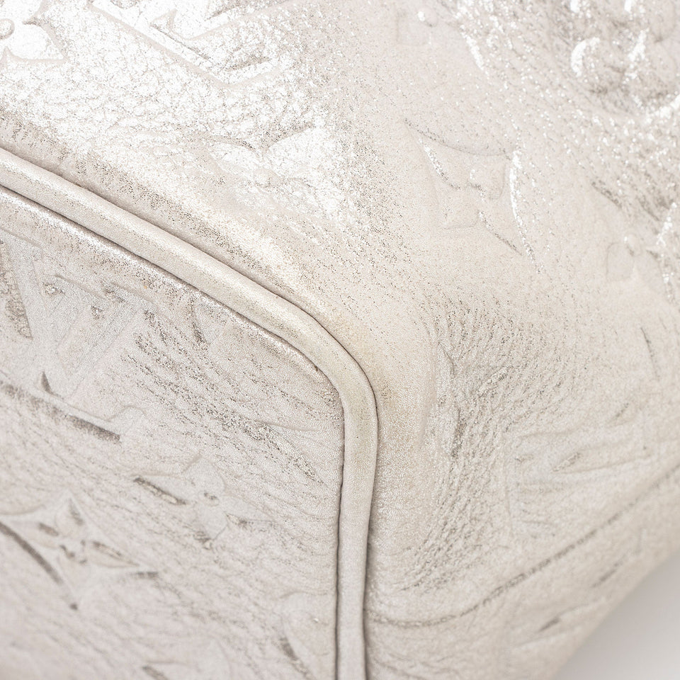 Louis Vuitton Limited Edition Monogram Shimmer Halo Shoulder Bag (SHF-GOWu8F)