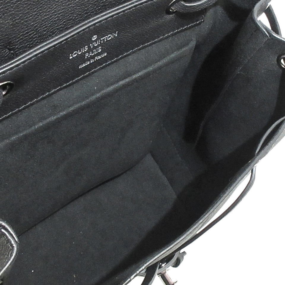 Louis Vuitton LockMe Backpack (SHG-uKWaci)