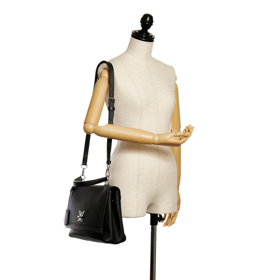 Louis Vuitton LockMe II (SHG-31266)