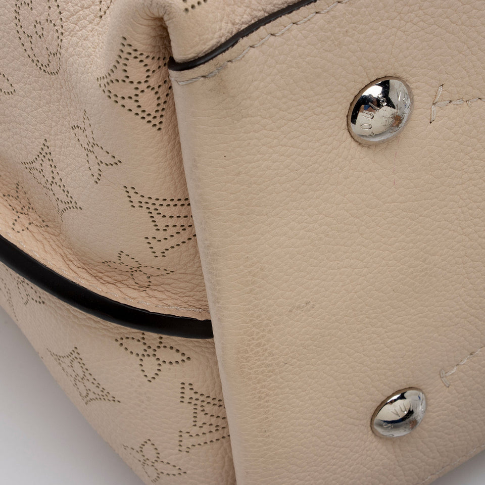 Louis Vuitton Mahina Leather Carmel Hobo (SHF-I2e2sp)