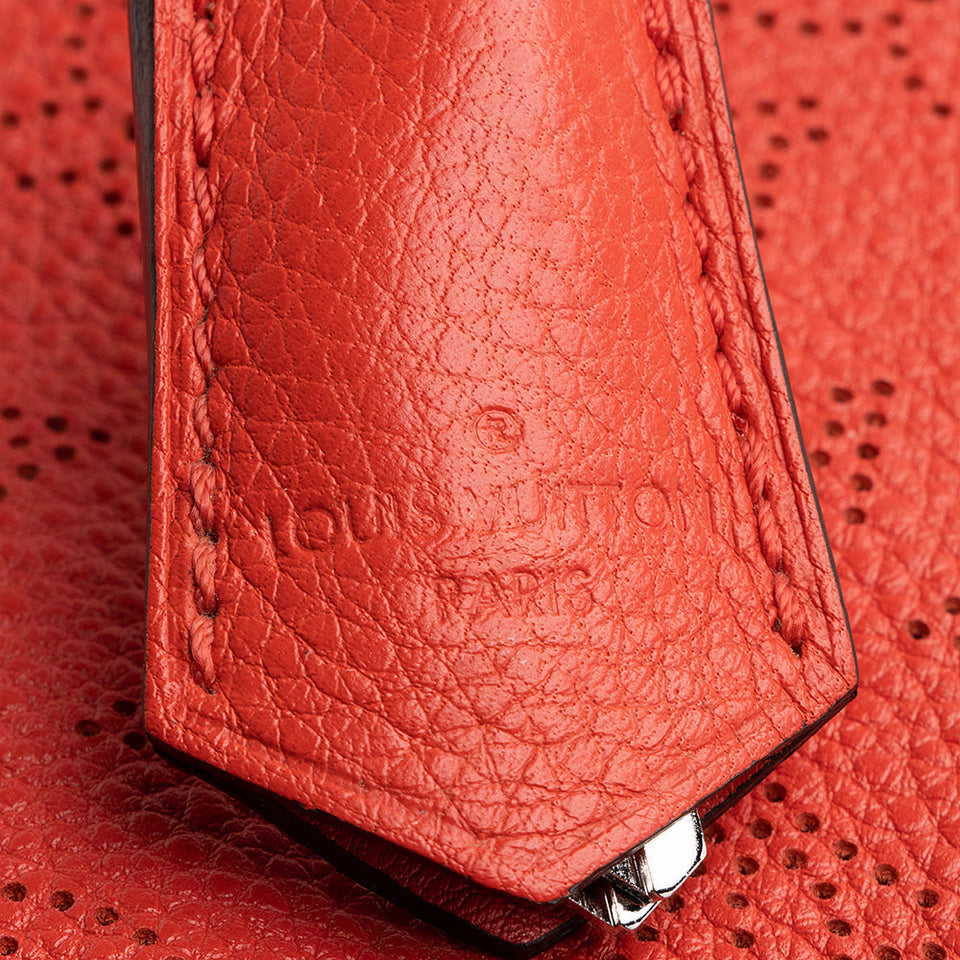 Louis Vuitton Mahina Leather Selene MM Shoulder Bag (SHF-22122)