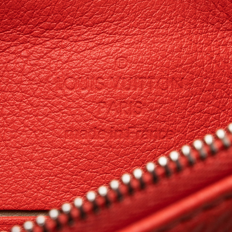 Louis Vuitton Mahina Leather Selene MM Shoulder Bag (SHF-22122)