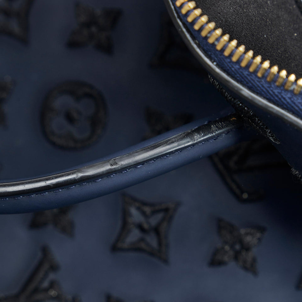 Louis Vuitton Monogram Addiction Lockit Vertical MM (SHG-AMrldH)