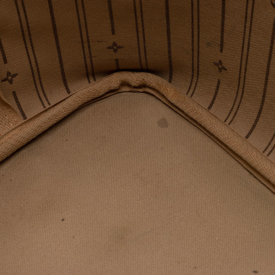 Louis Vuitton Monogram Canvas Neverfull MM Tote (SHF-HpIz6U)