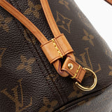 Louis Vuitton Monogram Canvas Neverfull PM Tote (SHF-kxS8y0)