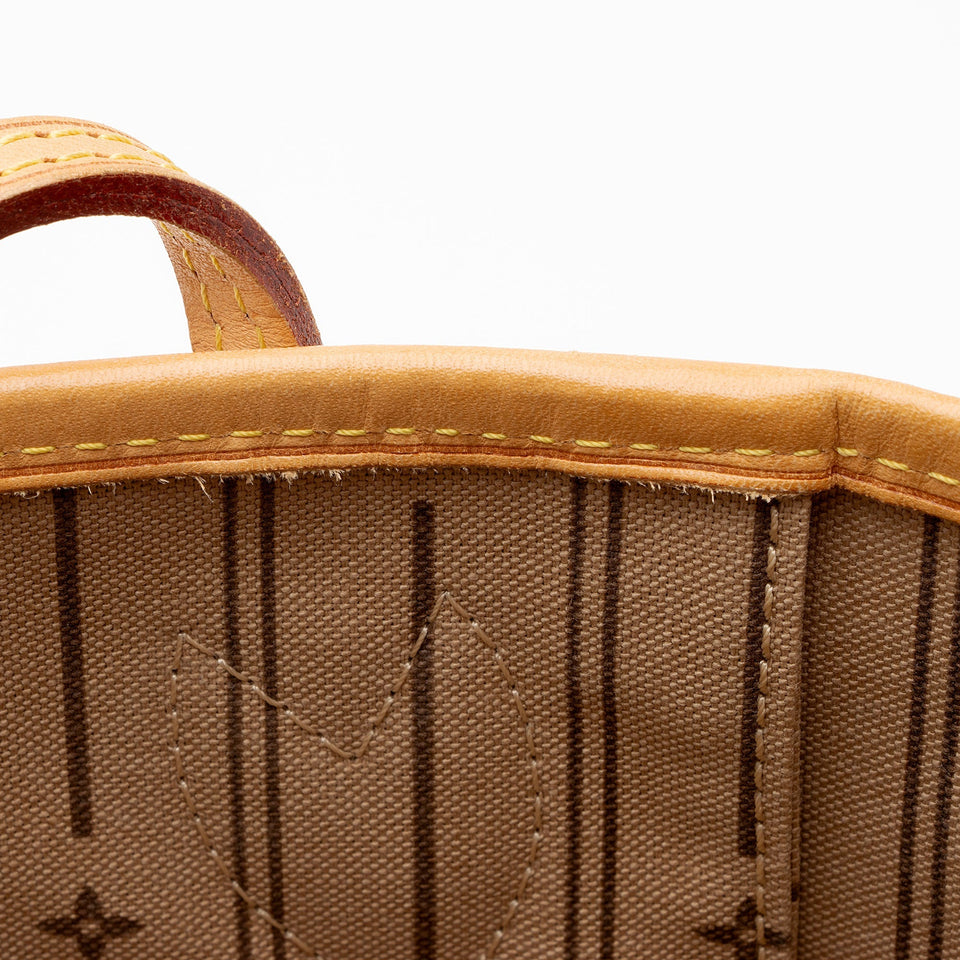 Louis Vuitton Monogram Canvas Neverfull PM Tote (SHF-d678bC)