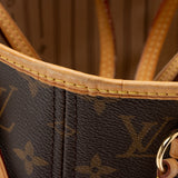 Louis Vuitton Monogram Canvas Neverfull PM Tote (SHF-d678bC)