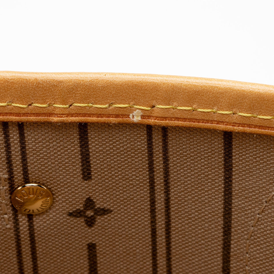 Louis Vuitton Monogram Canvas Neverfull PM Tote (SHF-d678bC)