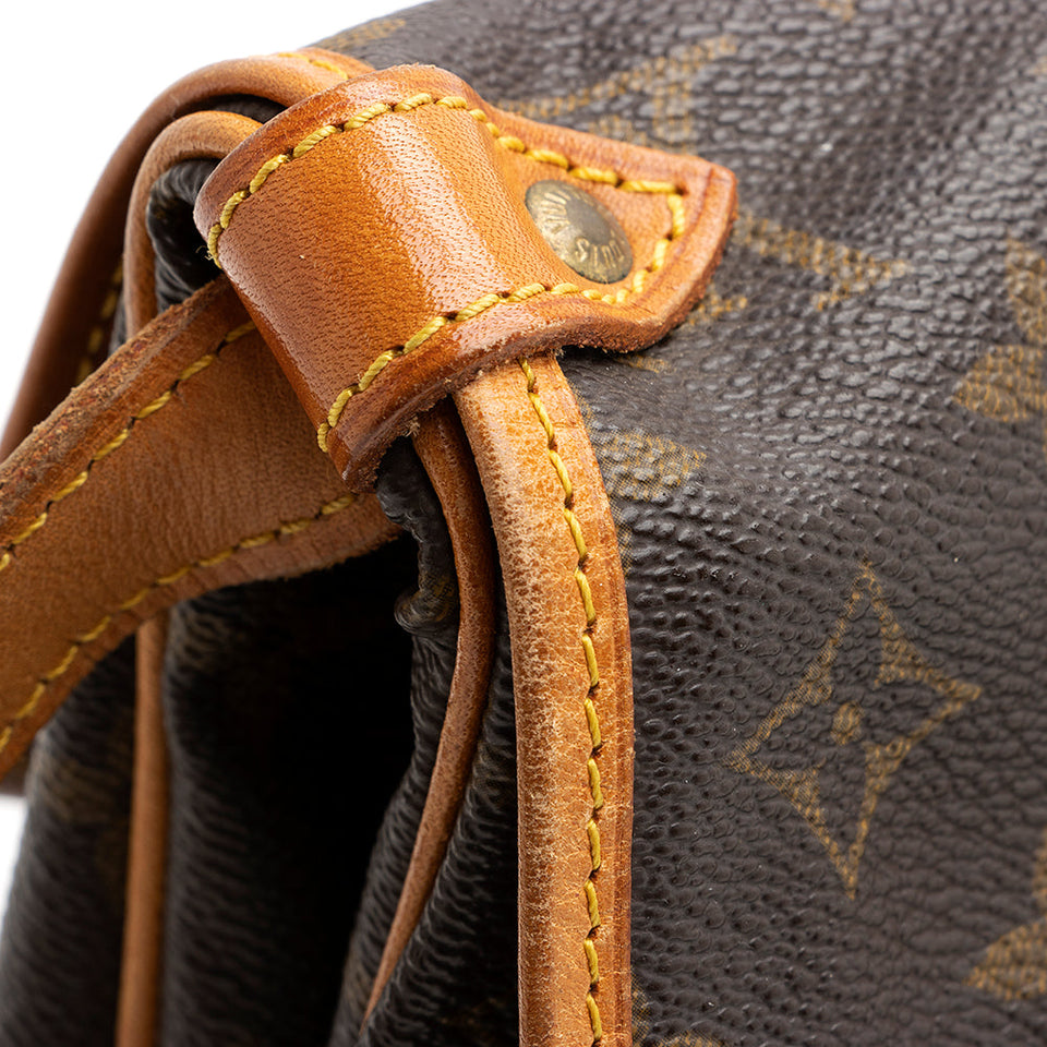 Louis Vuitton Vintage Monogram Canvas Saumur 30 Messenger Bag - FINAL SALE (SHF-20345)