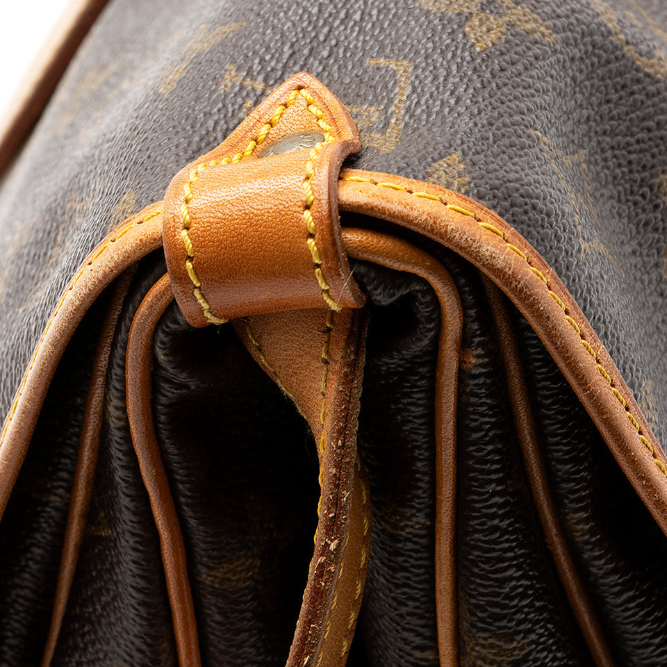 Louis Vuitton Vintage Monogram Canvas Saumur 30 Messenger Bag - FINAL SALE (SHF-20345)