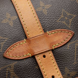 Louis Vuitton Monogram Canvas Saumur 30 Messenger Bag (SHF-0asoJo)