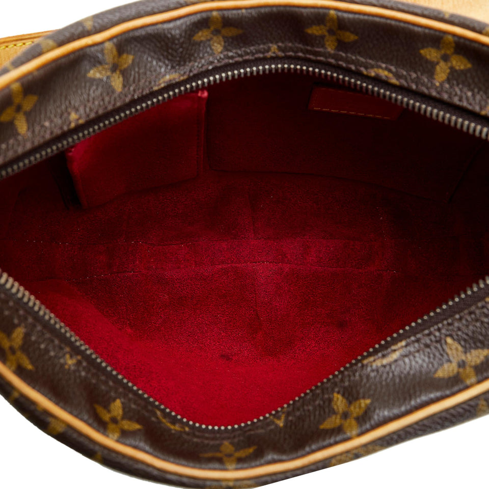 Louis Vuitton Monogram Croissant MM (SHG-e9cyxD)