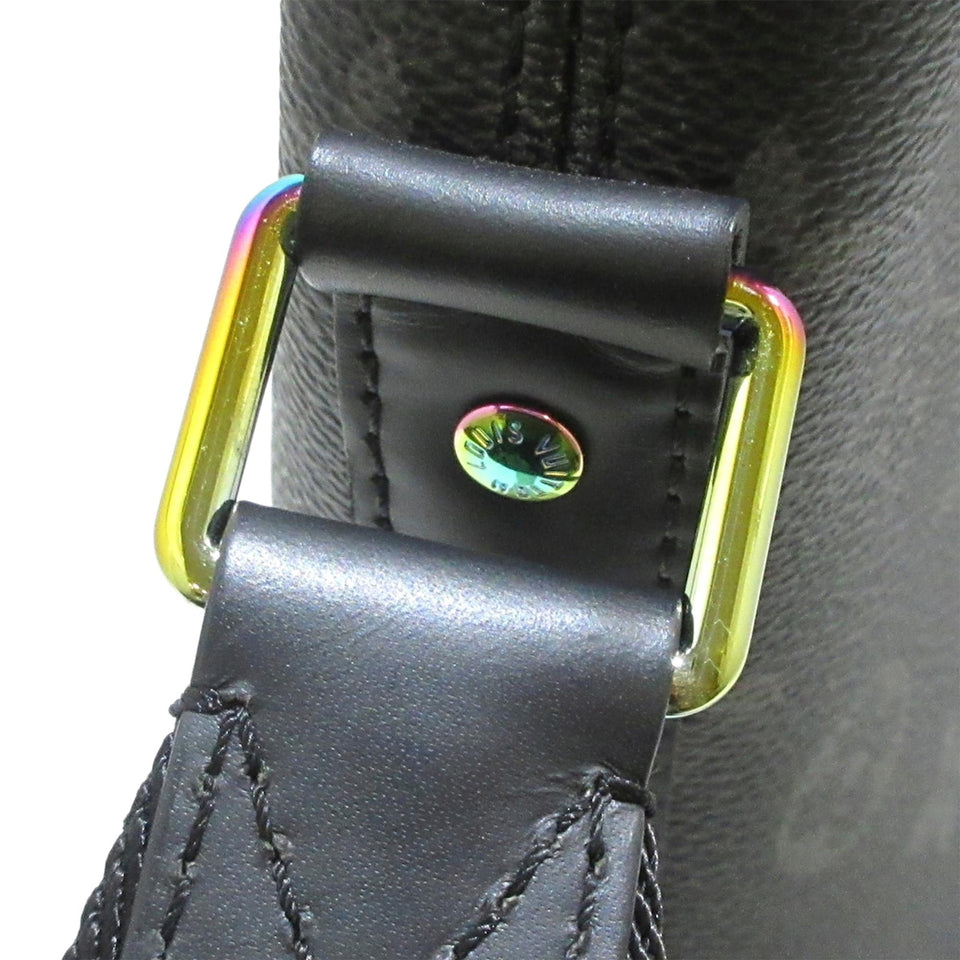 Louis Vuitton Monogram Eclipse Apollo Messenger MM (SHG-36944)