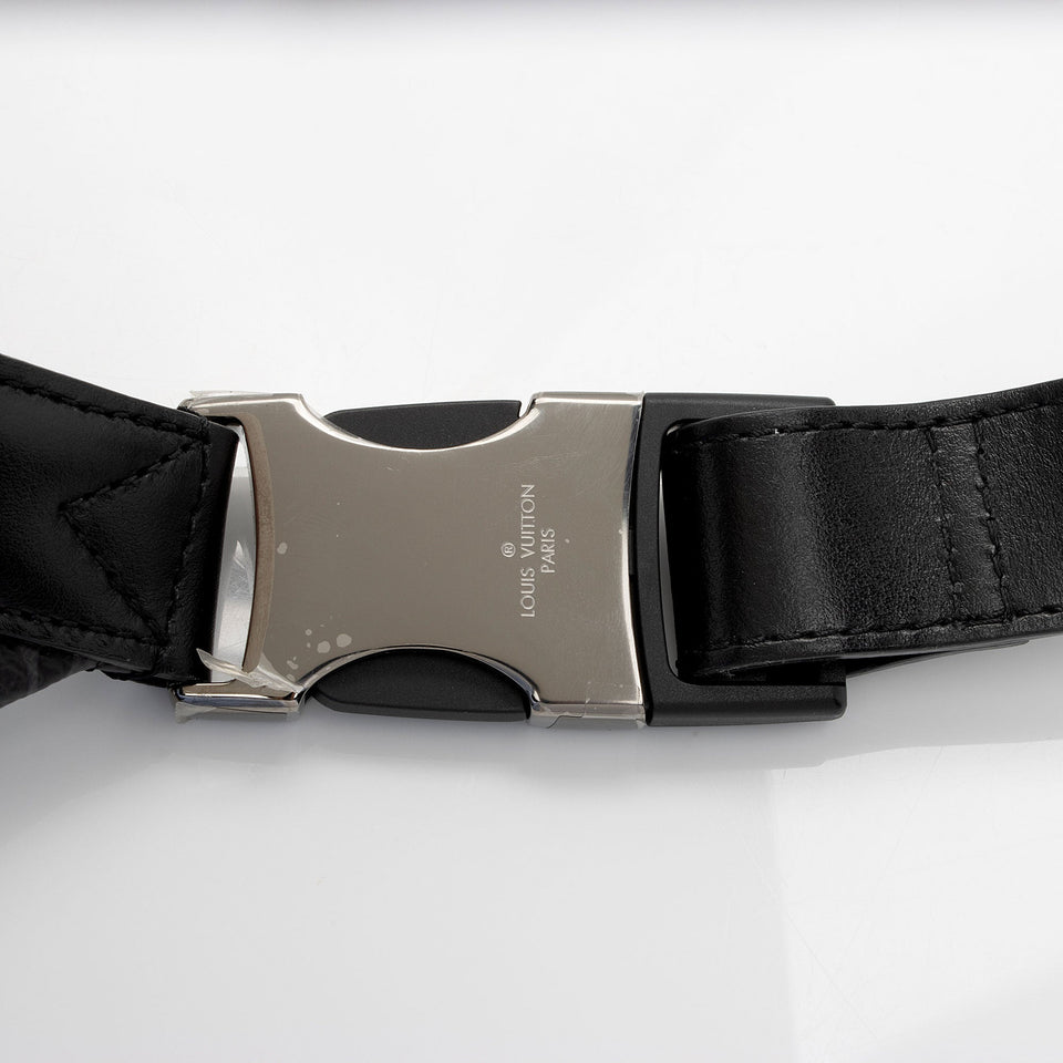 Louis Vuitton Monogram Eclipse Discovery Bumbag (SHF-FpfM2y)