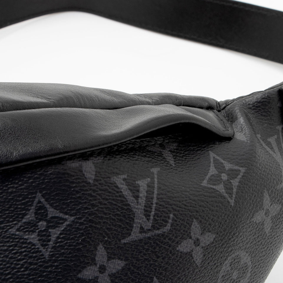 Louis Vuitton Monogram Eclipse Discovery Bumbag (SHF-FpfM2y)
