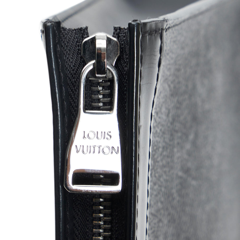 Louis Vuitton Monogram Eclipse Pochette Voyage MM (SHG-s1vW8V)