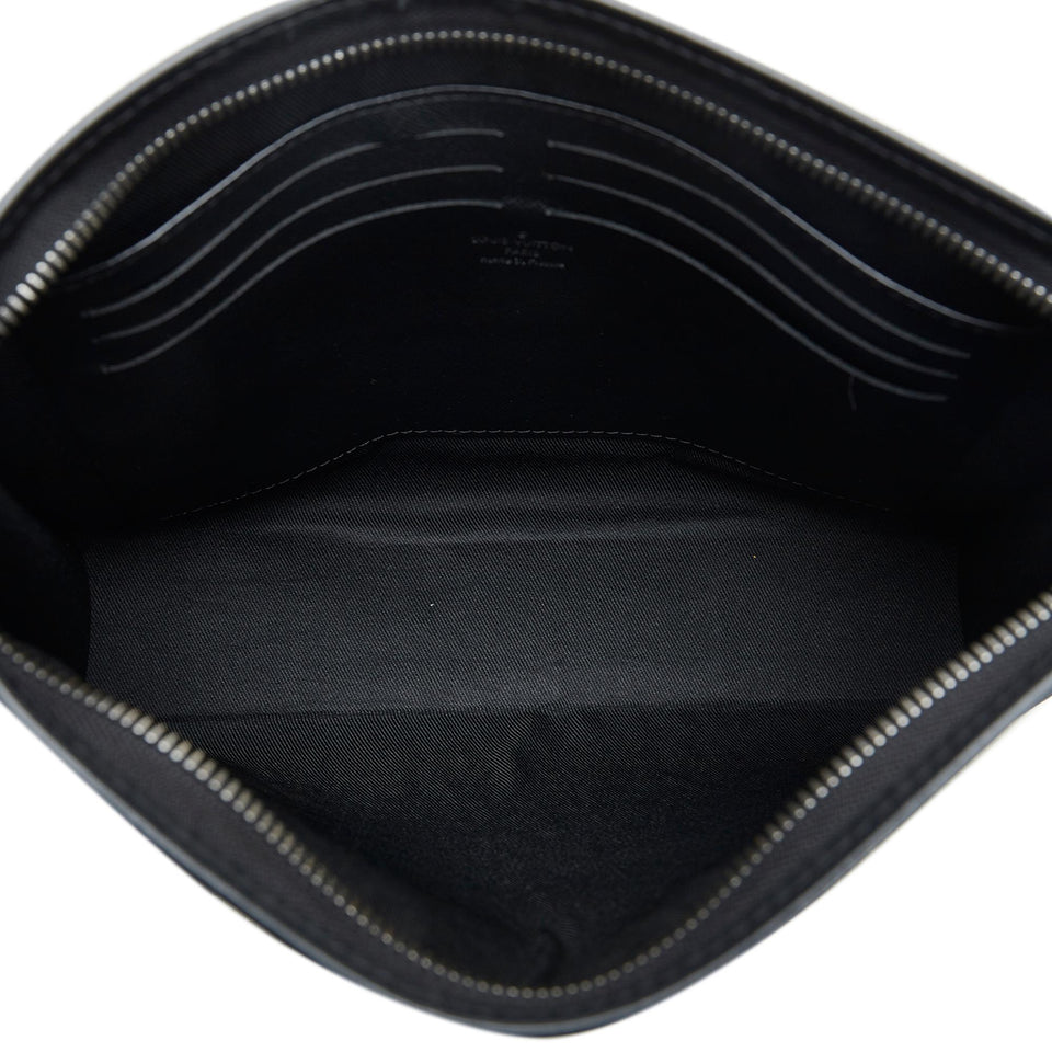 Louis Vuitton Monogram Eclipse Pochette Voyage MM (SHG-s1vW8V)