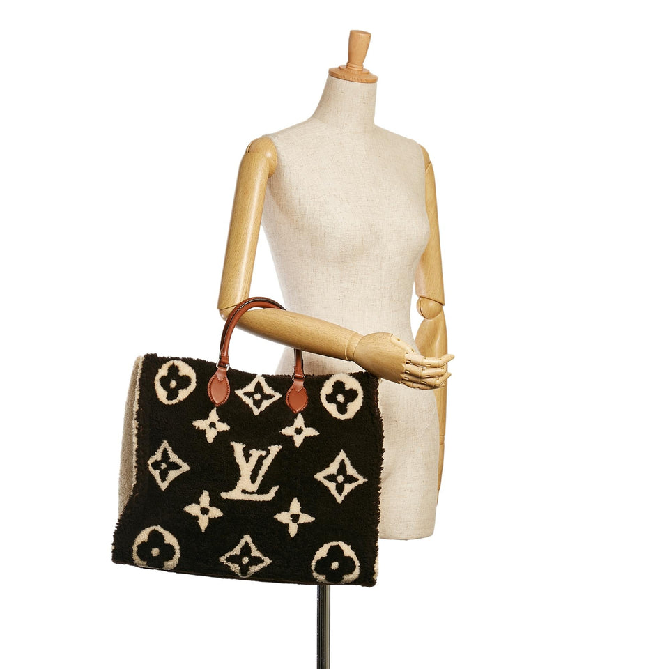 Louis Vuitton Monogram Giant Shearling Teddy Onthego GM (SHG-35056)
