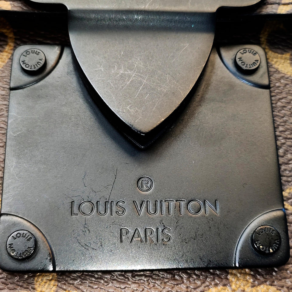 Louis Vuitton Monogram Macassar S Lock A4 Pouch (SHG-7uwojo)