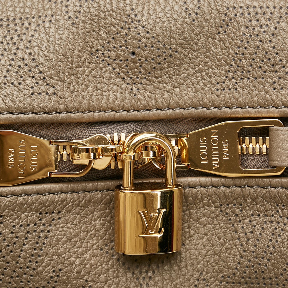Louis Vuitton Monogram Mahina Selene MM (SHG-36611)