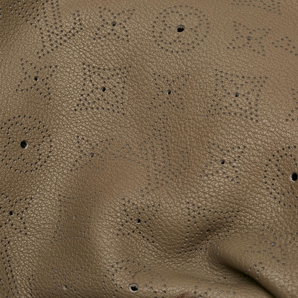 Louis Vuitton Monogram Mahina Selene MM (SHG-36611)
