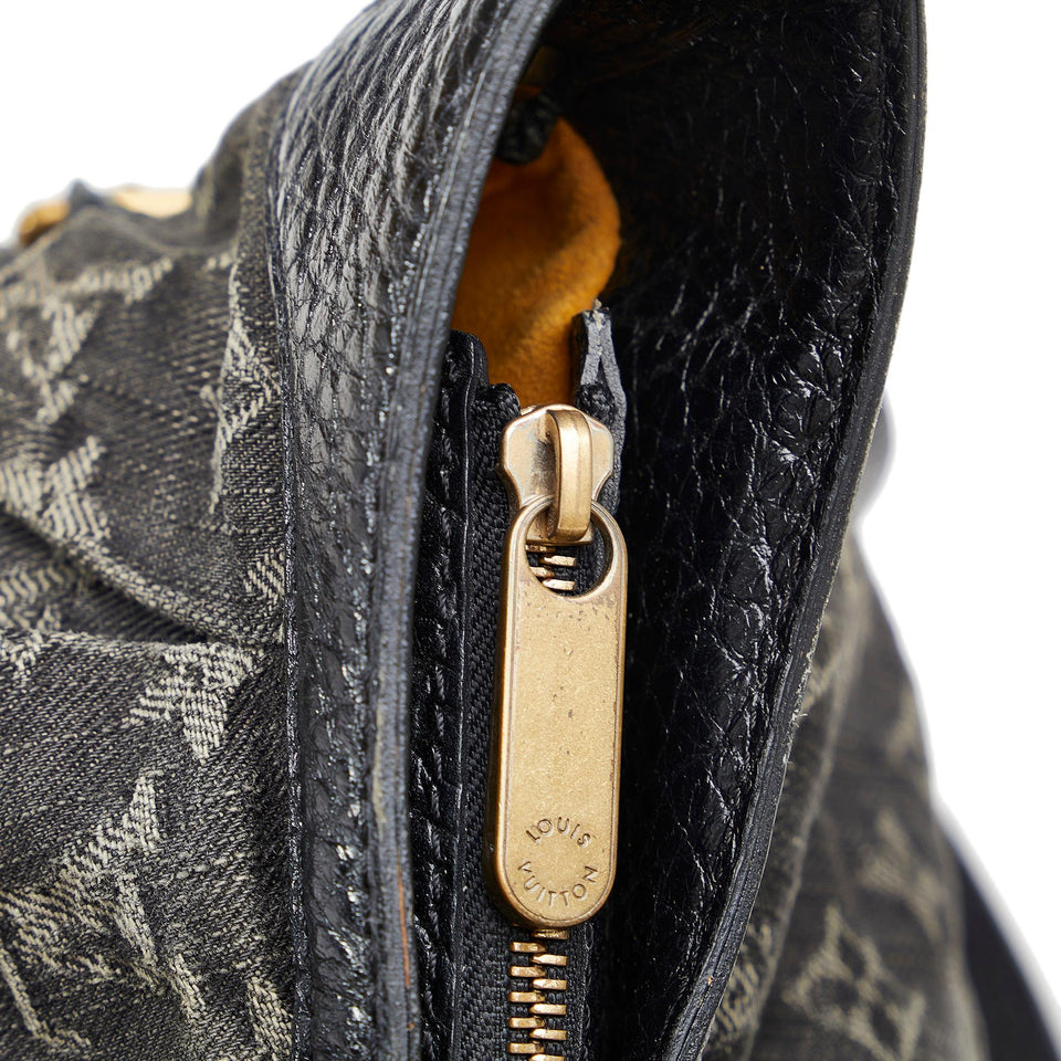 Louis Vuitton Monogram Mahina XS (SHG-XuZRDO)