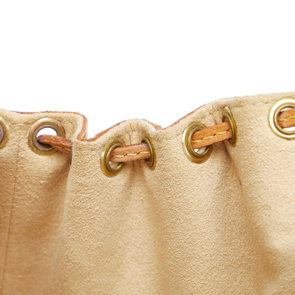 Louis Vuitton Monogram Theda PM (SHG-qScQBF)