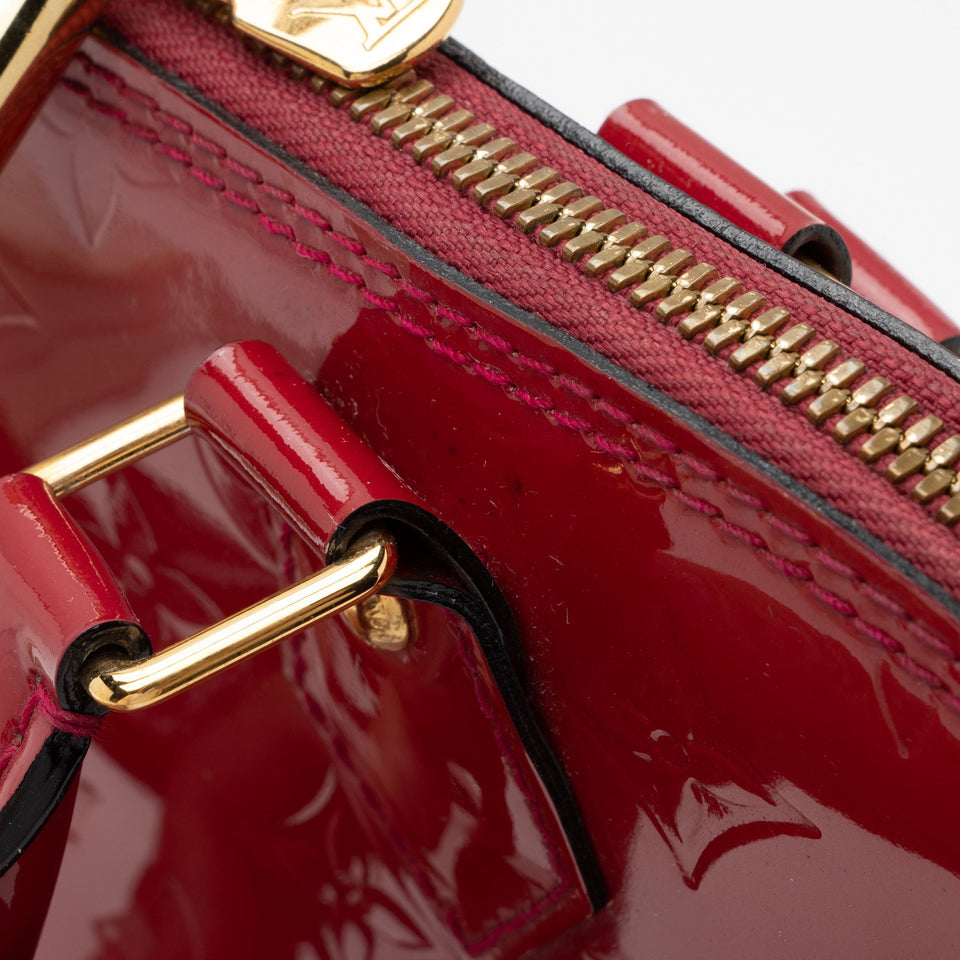 Louis Vuitton Monogram Vernis Alma PM Satchel (SHF-yz8PNO)