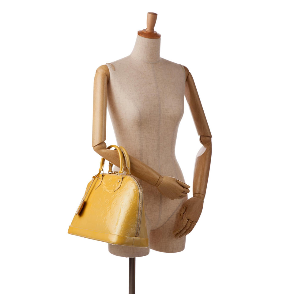 Louis Vuitton Monogram Vernis Alma PM (SHG-eEgf9Q)