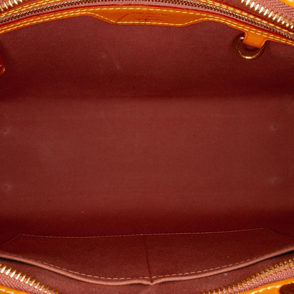 Louis Vuitton Monogram Vernis Brea MM (SHG-HJvMAH)