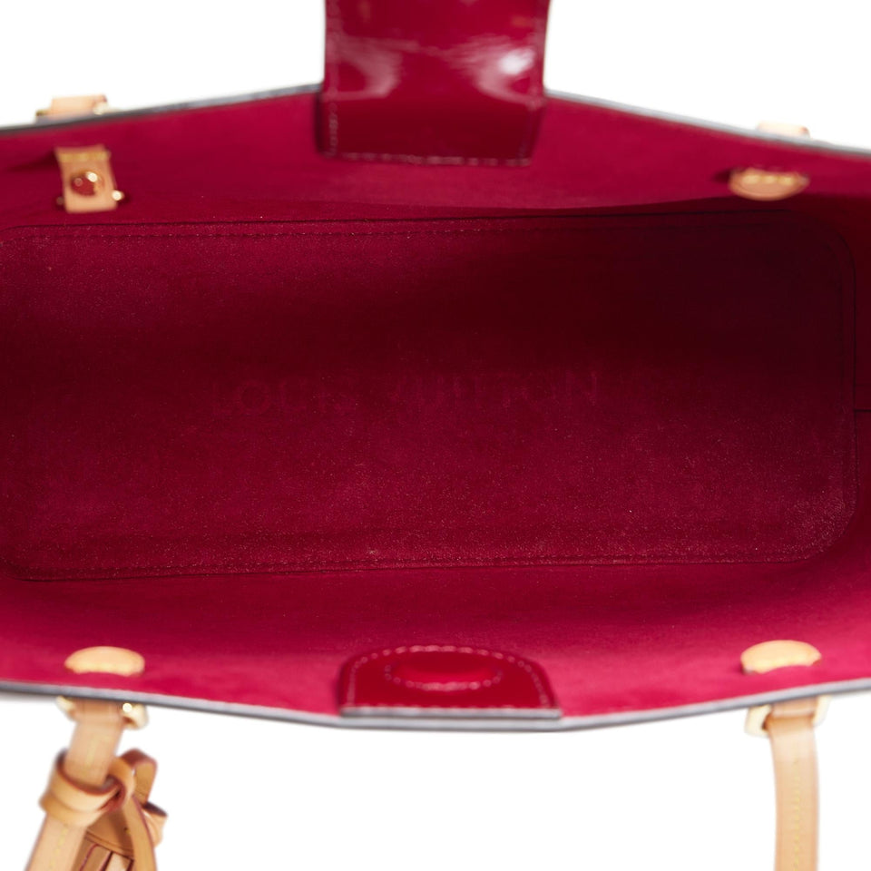 Louis Vuitton Monogram Vernis Long Beach PM (SHG-54rzAh)